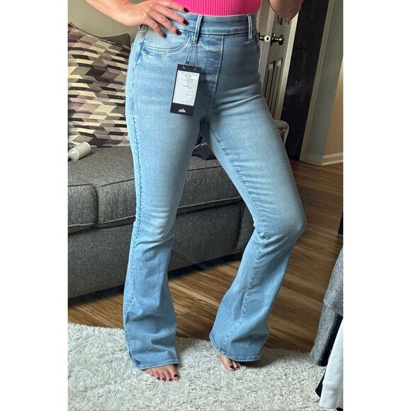 Good American Pull On Flare Jeans “SAMPLE” Size M NEW - Picture 1 of 8